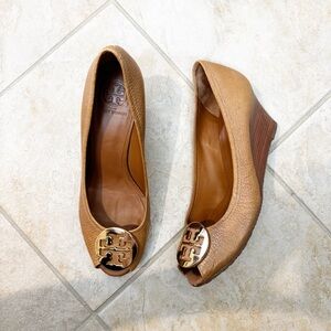 Tory Burch Sally Peep Toe Wedge Heels Leather Tan Gold Hardware Size 11
